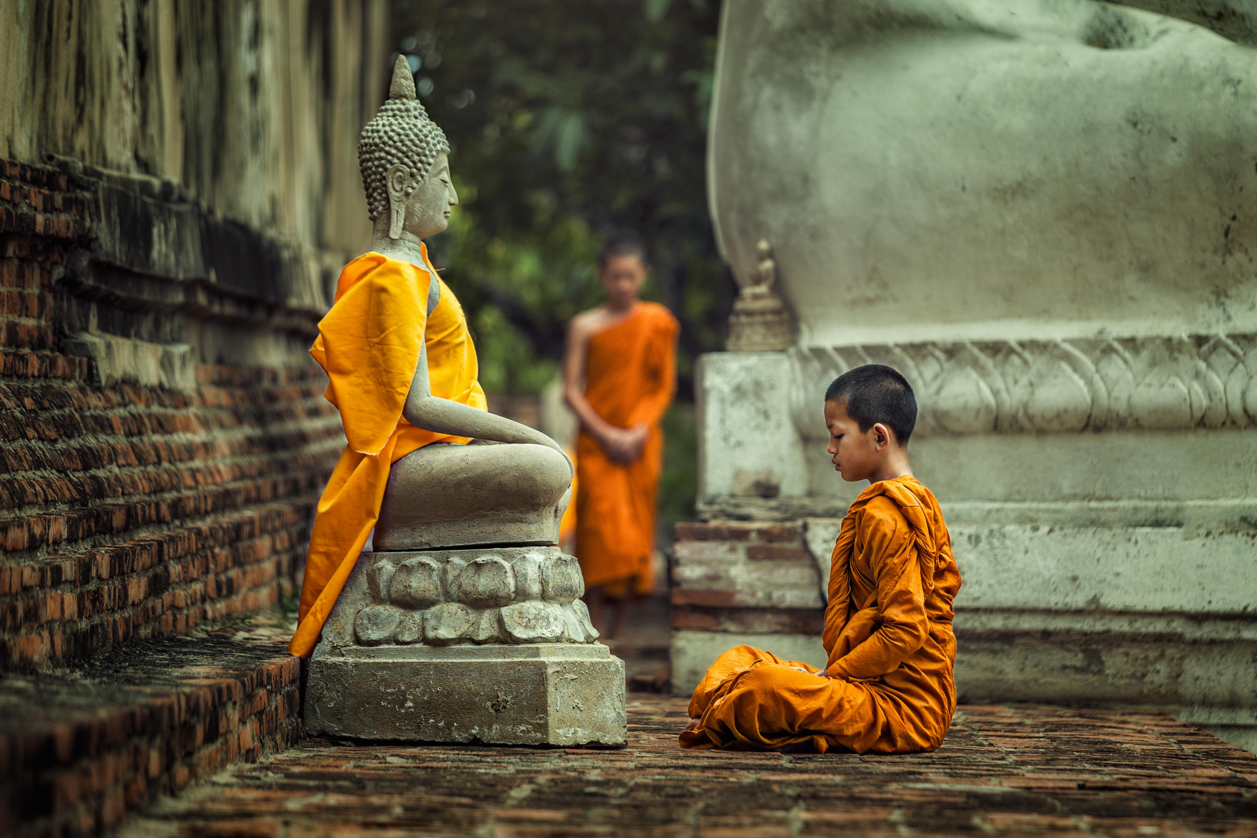 Тибетские горловые монахи. Тхеравада-хинаяна. Будда Гаутама. Буддистский монах Тибет. Сиддхартха Гаутама Трипитака.